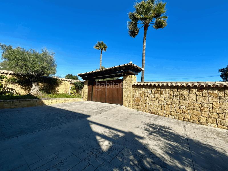 Foto 33dbf0da-b117-4c2a-a8f8-367b12c95873. Casa exclusiva villa de lujo con vistas panorámicas al mar en la albertina, en Estepona