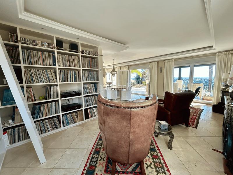 Foto 8c30b0ef-bbee-44af-87dc-18becd590b7a. Casa exclusiva villa de lujo con vistas panorámicas al mar en la albertina, en Estepona