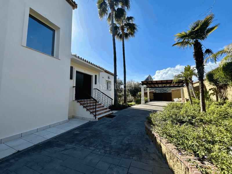 Foto c54f8530-4e07-4a40-9332-064bb1c22602. Casa exclusiva villa de lujo con vistas panorámicas al mar en la albertina, en Estepona