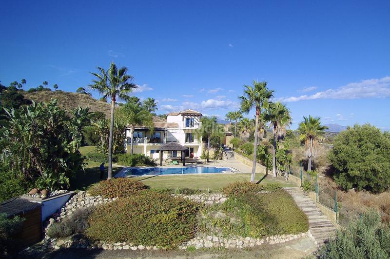 Foto d07ce621-7e8c-401c-bd56-f06d714387d4. Casa exclusiva villa de lujo con vistas panorámicas al mar en la albertina, en Estepona