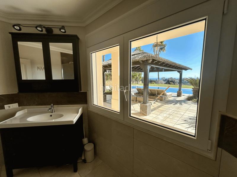 Foto d6a6f1e7-d166-4ab1-ac78-a8ff3704f6c9. Casa exclusiva villa de lujo con vistas panorámicas al mar en la albertina, en Estepona