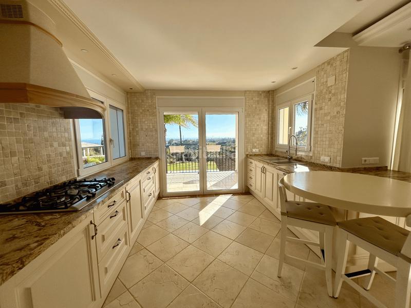Foto f90c41c3-8950-4a8e-87ae-e62c22d6ac84. Casa exclusiva villa de lujo con vistas panorámicas al mar en la albertina, en Estepona