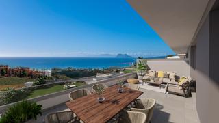 Apartamento en Torreguadiaro-San Diego. Moderno apartamento de tres dormitorios con impresionantes vista