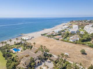 Terreny residencial a Menchu escobar-guadalmina 50. Terreno en primera linea de playa en venta en guadalmina baja