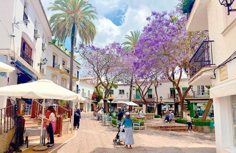 Foto d6f4108c-8bd0-4c5b-a134-fc1537ce0627. Edificio  histórico de cuatro plantas en el Casco Antiguo con potencial residencial y comercial en Marbella