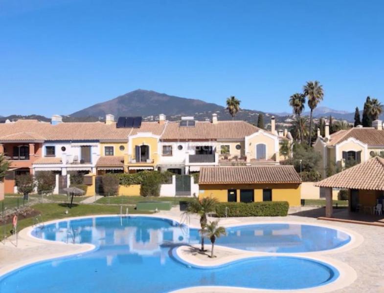 Foto 208fcd4c-3bb3-4bf8-a09b-35f099d185d7. Maison jumelée avec chauffage parking piscine dans Guadalmina Alta Marbella