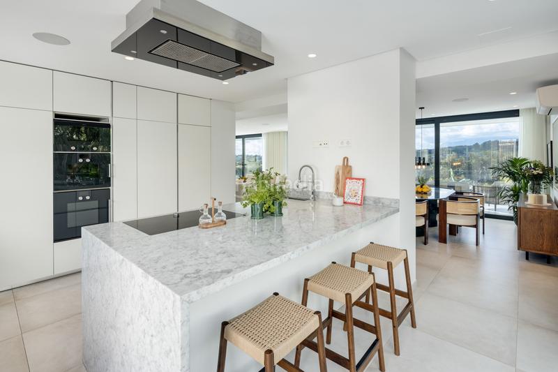 Foto 79b35d3b-6f2f-4392-bf6f-82ad0925baa7. Maison avec parking piscine dans Los Naranjos Marbella