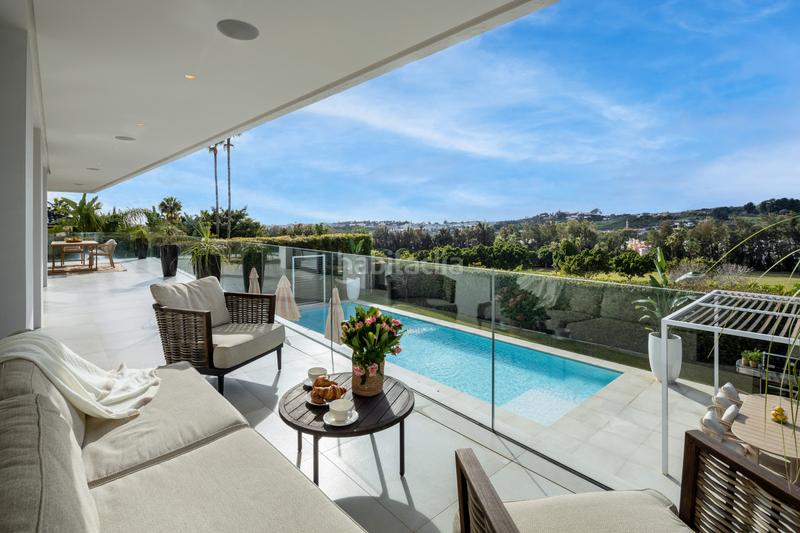 Foto 8195e137-4654-4d80-9d02-e11771cc8b02. Maison avec parking piscine dans Los Naranjos Marbella