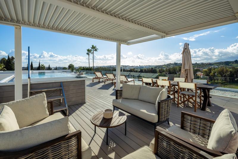 Foto 85ad7b56-2a28-40a9-b0fe-c5a695b8fc67. Maison avec parking piscine dans Los Naranjos Marbella