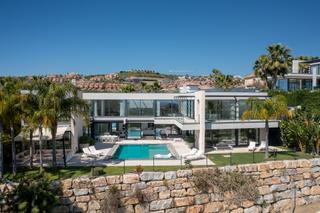 Casa a La Alquería. Villa de lujo en primera línea de golf en benahavis, málaga