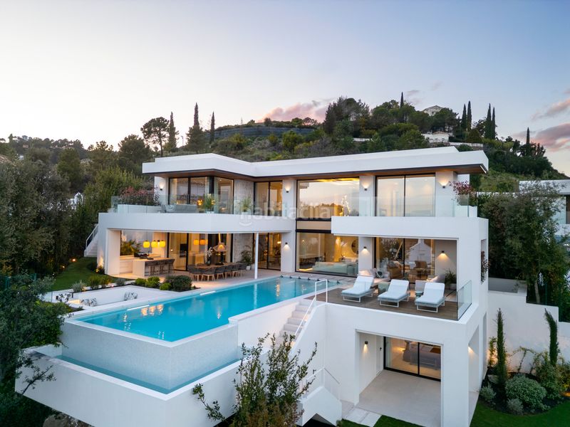 Foto d8df10ab-52bc-4f8a-9e08-dd7d165f9dde. Casa amb aparcament piscina a La Quinta Benahavís