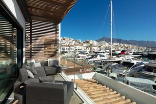 Apartament a Puerto Banús. Exclusivo apartamento de 3 dormitorios con vistas panorámicas en