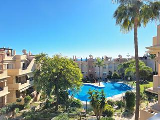 Apartament a Bel - Air. Apartamento moderno de 2 dormitorios en bel air, estepona este