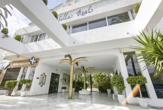 Apartament a La Carolina - Guadalpín. Exclusivo apartamento de 4 dormitorios en la milla de oro de mar