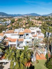 Àtic a Puerto Banús. Ático en primera línea de playa con vistas panorámicas al mar en