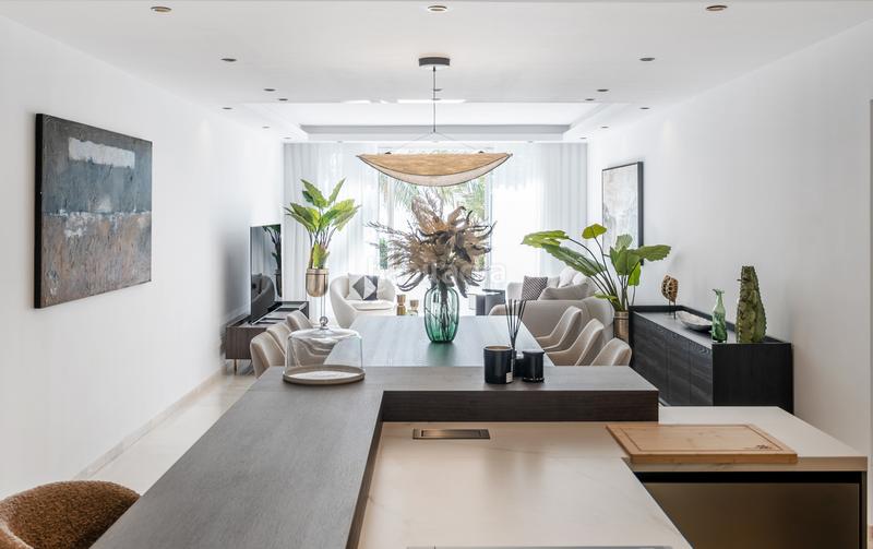 Foto 783a700c-0f9a-492b-9b5d-69d58e3096ab. Attico con riscaldamento parcheggio piscina in Puerto Banús Marbella