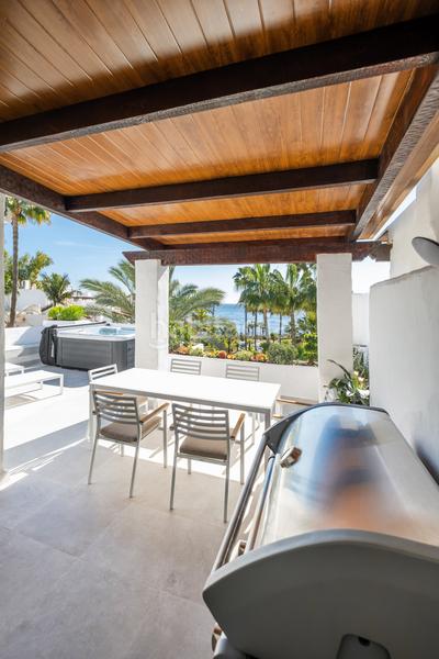 Foto 7f00a4b4-9a52-4011-aef5-51360c3cbf7c. Attico con riscaldamento parcheggio piscina in Puerto Banús Marbella