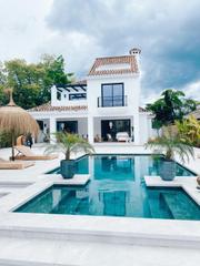Rent House in Aloha. Exclusiva villa de lujo en parcelas del golf, nueva andalucía