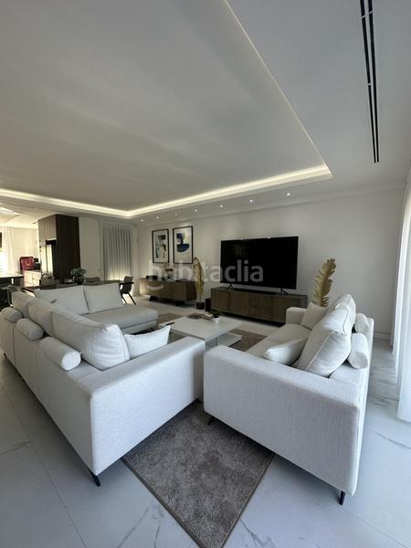 Foto 32227f26-f8a3-49a1-84d8-fc6287c30bb1. Lloguer casa amb aparcament piscina a Las Lomas de Río Verde Marbella