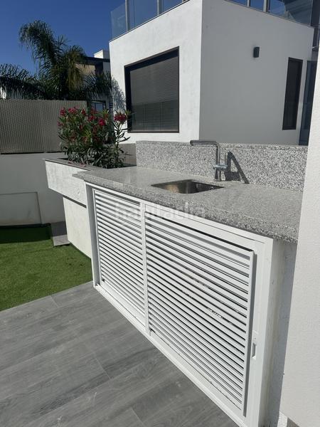 Foto 0d18fdf2-ef53-4f6e-a2cb-caf662df05af. Rent house with parking pool in Las Lomas de Río Verde Marbella