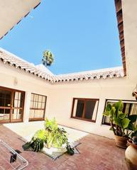 Casa bifamiliare in Nueva Atalaya. 2 villas pareadas con  vistas al mar, en exclusiva zona atalaya