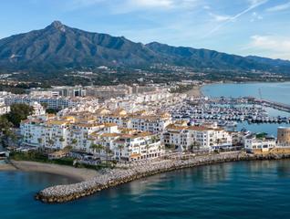 Apartament a Puerto Banús. Exclusivo apartamento de 2 dormitorios en puerto banús, marbella