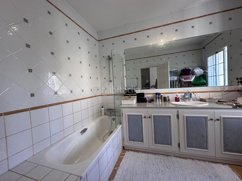 Foto 86d9895a-7dfe-4a09-98b4-1386b2f2c440. Casa villa en monte biarritz en Centro Estepona