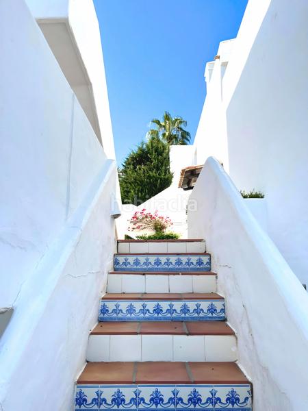 Foto 2f2ac30b-e17a-41a4-adbc-910d55351c8f. Piano terra con piscina in Nueva Andalucía centro Marbella