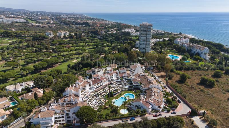 Foto 49e514b6-197b-48fb-9806-4f60db968141. Dúplex amb calefacció aparcament piscina a Río Real Marbella