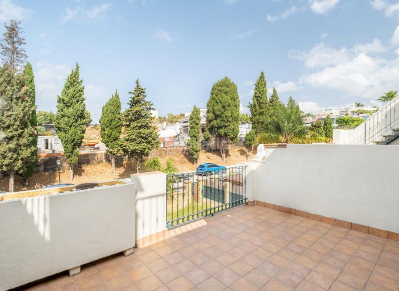 Foto 2bbc28c1-51eb-4264-9532-42656e6b1a57. Casa adossada amb piscina a Nagüeles Alto Marbella