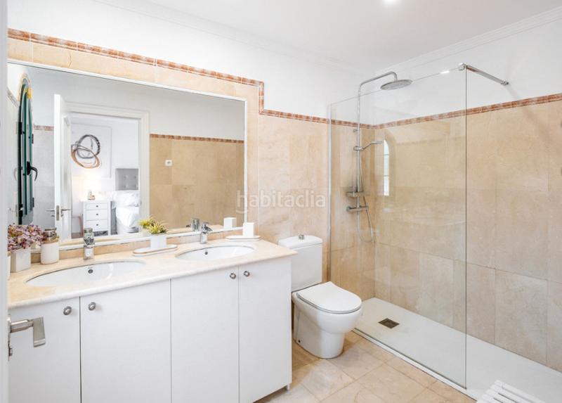 Foto c66b2553-a547-48e0-88d8-4e3f90e4c98a. Casa adossada amb piscina a Nagüeles Alto Marbella