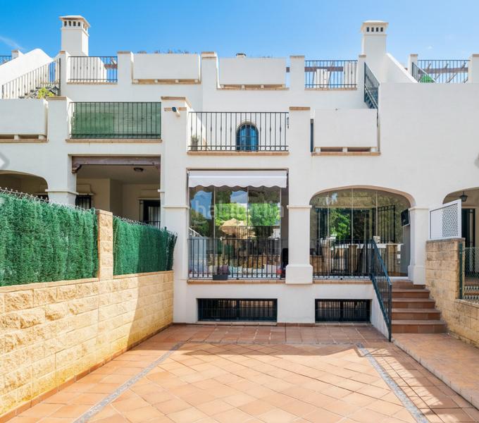 Foto f4d0fbc3-e779-47f0-990a-469923154d16. Casa adossada amb piscina a Nagüeles Alto Marbella
