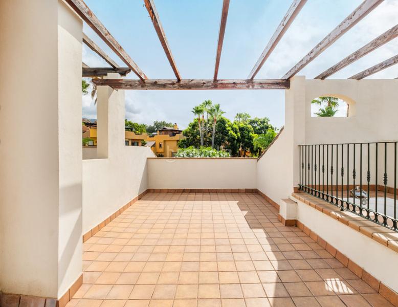 Foto fdc3a818-580b-4612-bb3e-1f073dca1881. Casa adossada amb piscina a Nagüeles Alto Marbella