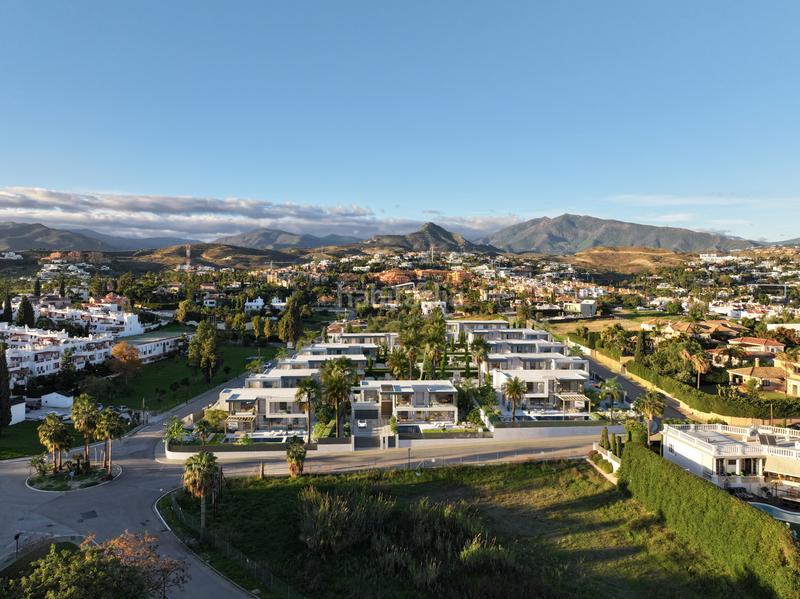 Foto 3889eba7-7f85-4e80-a190-2c362427428f. House with heating parking pool in Bel - Air Estepona