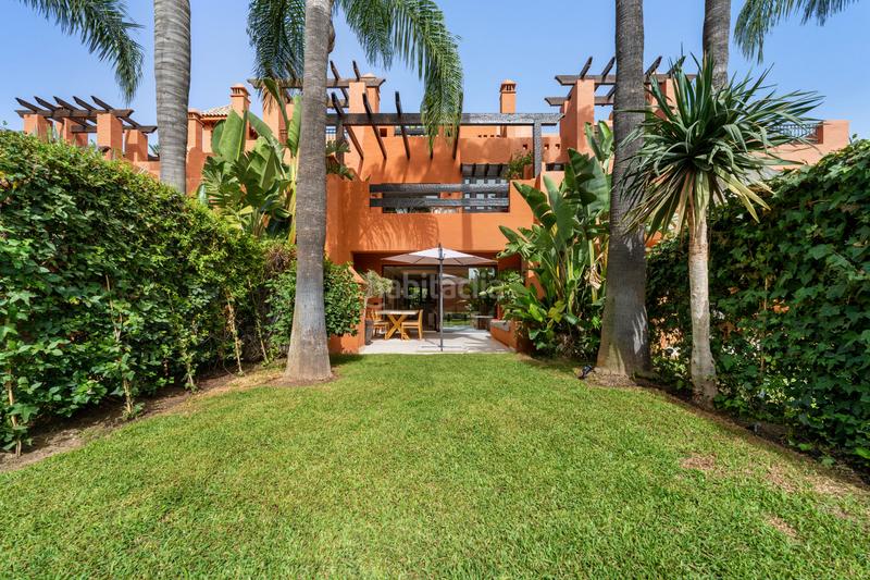 Foto 7cd90465-6b9f-4135-939d-d2cc1ccab6ca. Casa a schiera con parcheggio piscina in lomas de Marbella club Marbella