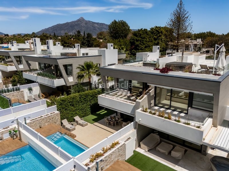 Foto a33e0f12-0010-4f61-bbba-b0a425e5b57d. Doppelhaus in isabel clara eugenia 5 in Puerto Banús Marbella