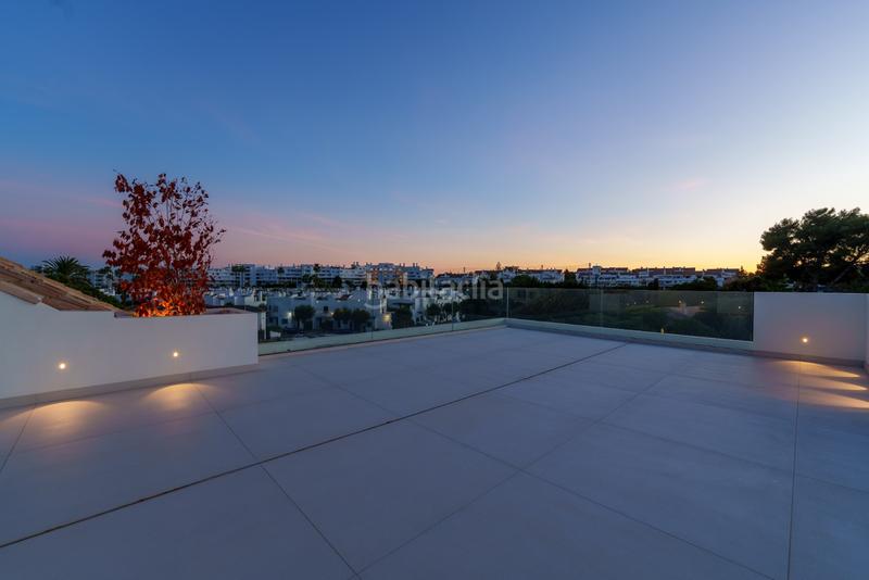 Foto 716be167-c65d-4145-8438-ac602965e042. Casa amb aparcament piscina a Nueva Alcántara Marbella