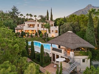 Casa a Sierra nevada-lo ma club 16. Excepcional villa de estilo andaluz con máxima privacidad, vista