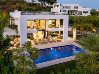 Haus in Cefeo-haza del conde 21. Villa mediterránea moderna que combina arquitectura contemporáne
