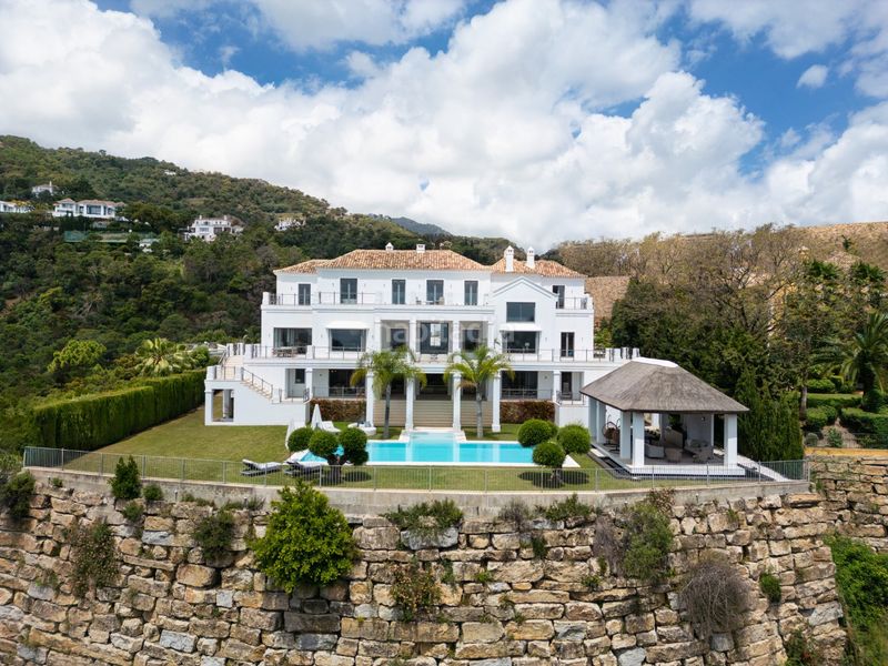 Foto d19e344e-3119-46b1-a460-3e5f682424a9. Casa amb aparcament piscina a El Madroñal Benahavís