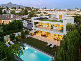 Casa a De las gardenias-nva anda 25. Villa contemporánea que ofrece interiores elegantes, espacios ex