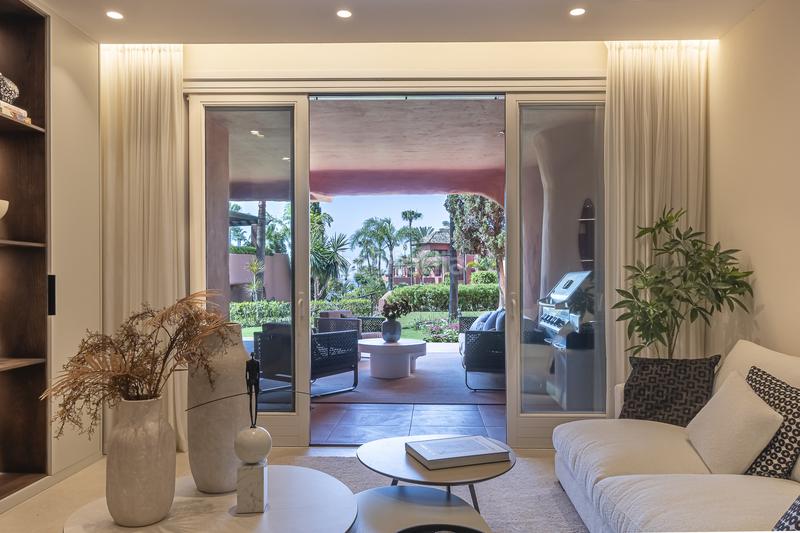 Foto f27a4eb1-b7bd-4e98-b563-3aaae3a9713d. Planta baixa amb aparcament piscina a Guadalmansa Estepona