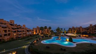 Apartment in Zona de Punta Plata. Apartamento de lujo de 3 dormitorios frente al mar en los granad