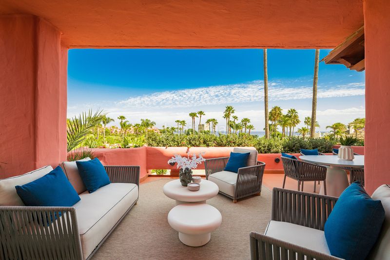 Foto 2b361e9f-2a2b-447d-9bb8-e3d9ed35aa85. Apartamento exclusivo apartamento de lujo totalmente renovado junto al mar con amplia terraza, acabados premium y excelentes instalaciones en en Estepona