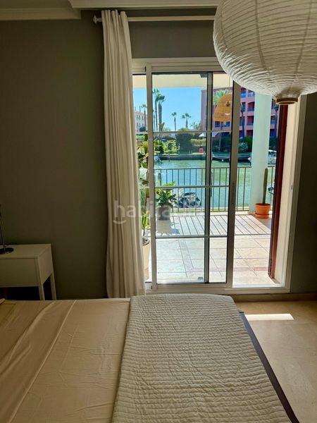 Foto bf142393-ff18-4de9-8c2d-58306a307083. Planta baixa amb aparcament piscina a puerto de Sotogrande-la marina Sotogrande