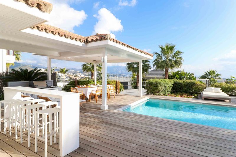 Foto b8857f45-9fa6-476d-a7e9-a30ecb68a415. Casa aparellada amb aparcament piscina a La Alquería Benahavís