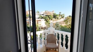 Casa adossada a Campo de Mijas. Para familias grandes o inversores! villa de 3 plantas autónomas