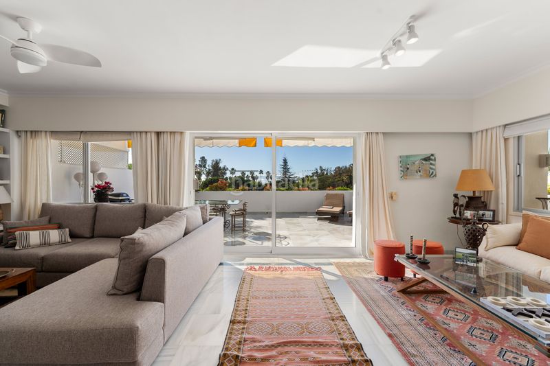 Foto 74febb22-3e7b-48e9-872c-6d1b6616ef9d. Apartament amb calefacció aparcament piscina a Guadalmina Baja Marbella