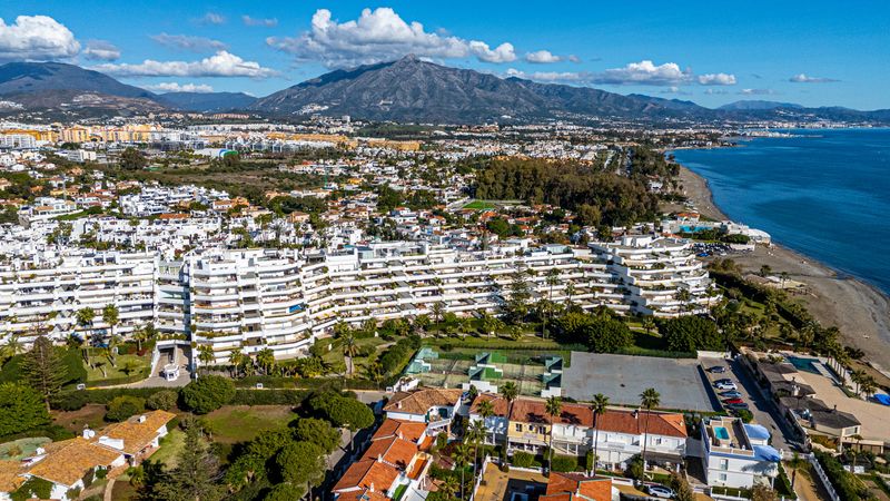 Foto d72fef45-f843-4a4a-9a42-5d93a33fc70b. Apartament amb calefacció aparcament piscina a Guadalmina Baja Marbella