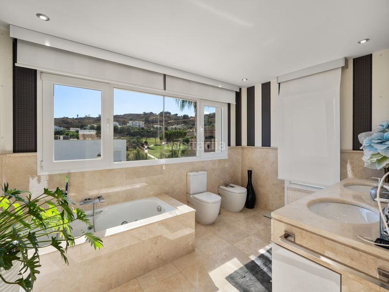 Foto c61030e4-f6bc-432d-8caf-ed82cdb44455. Casa amb calefacció aparcament piscina a La Cala Golf - Lagar Martell Mijas